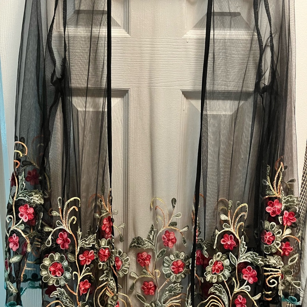 Charlotte Russe Cream and Black Sheer Kimono